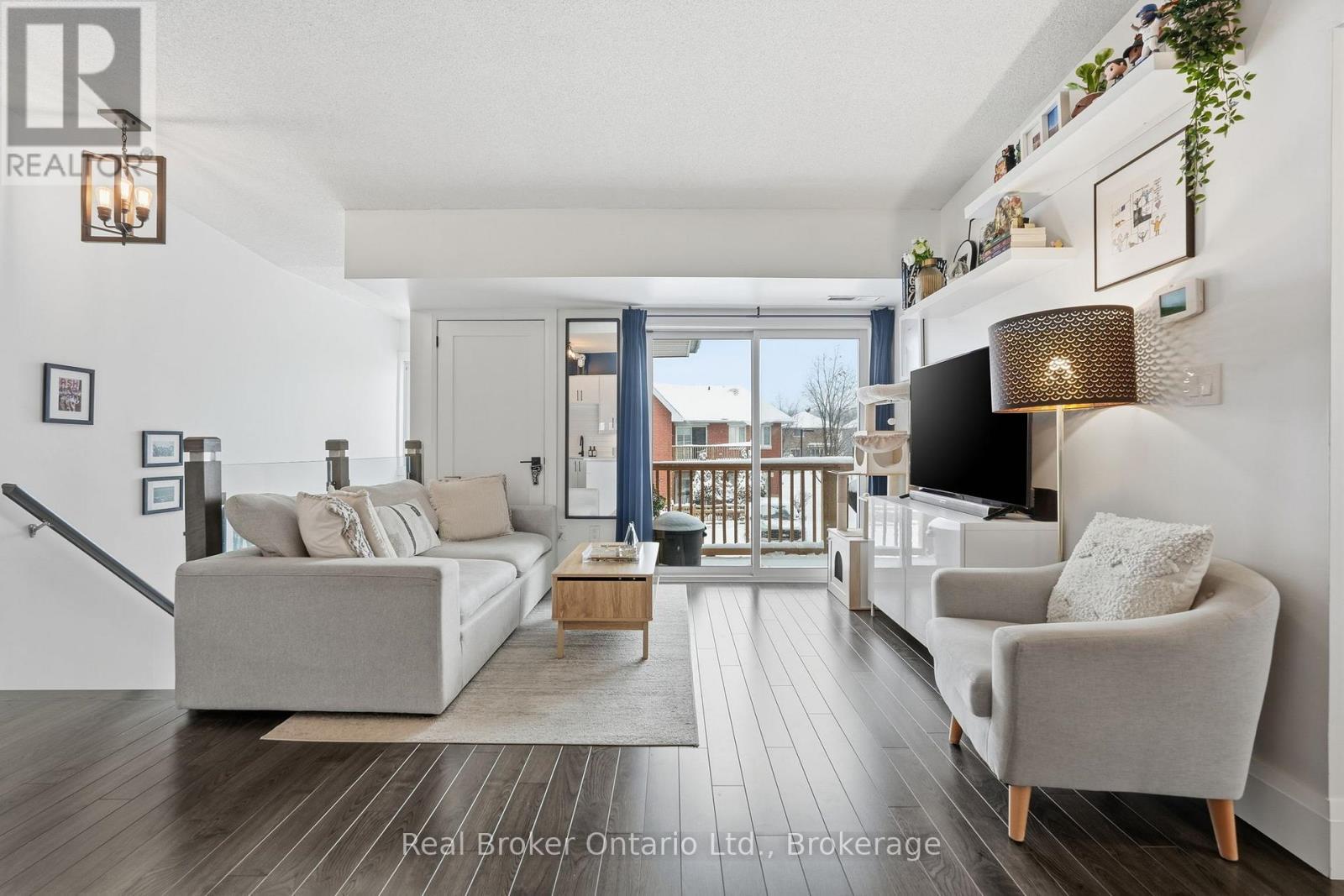 406 - 4140 Foxwood Drive, Burlington (Tansley), ON - Indoor Photo Showing Living Room