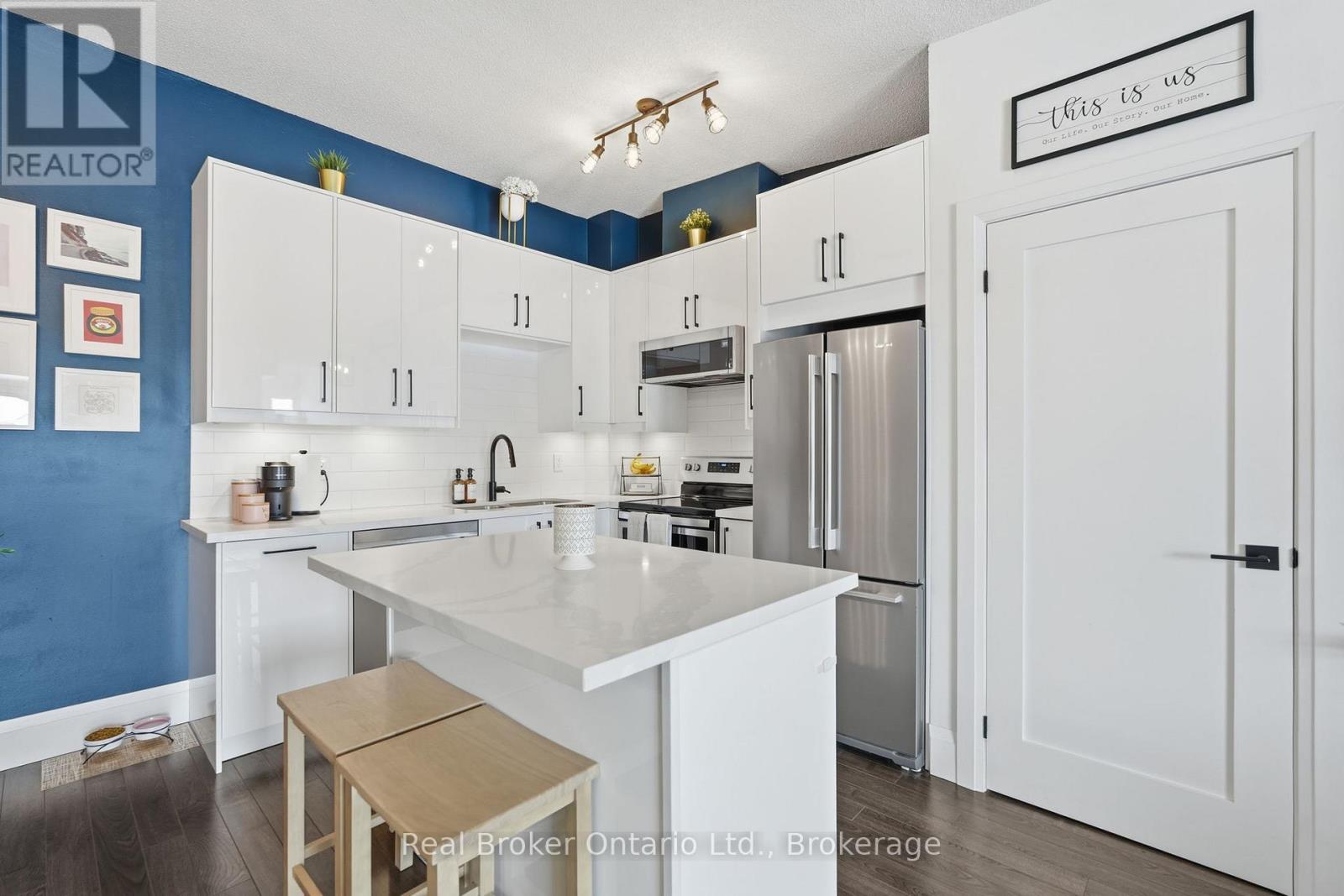 406 - 4140 Foxwood Drive, Burlington (Tansley), ON - Indoor Photo Showing Kitchen With Upgraded Kitchen