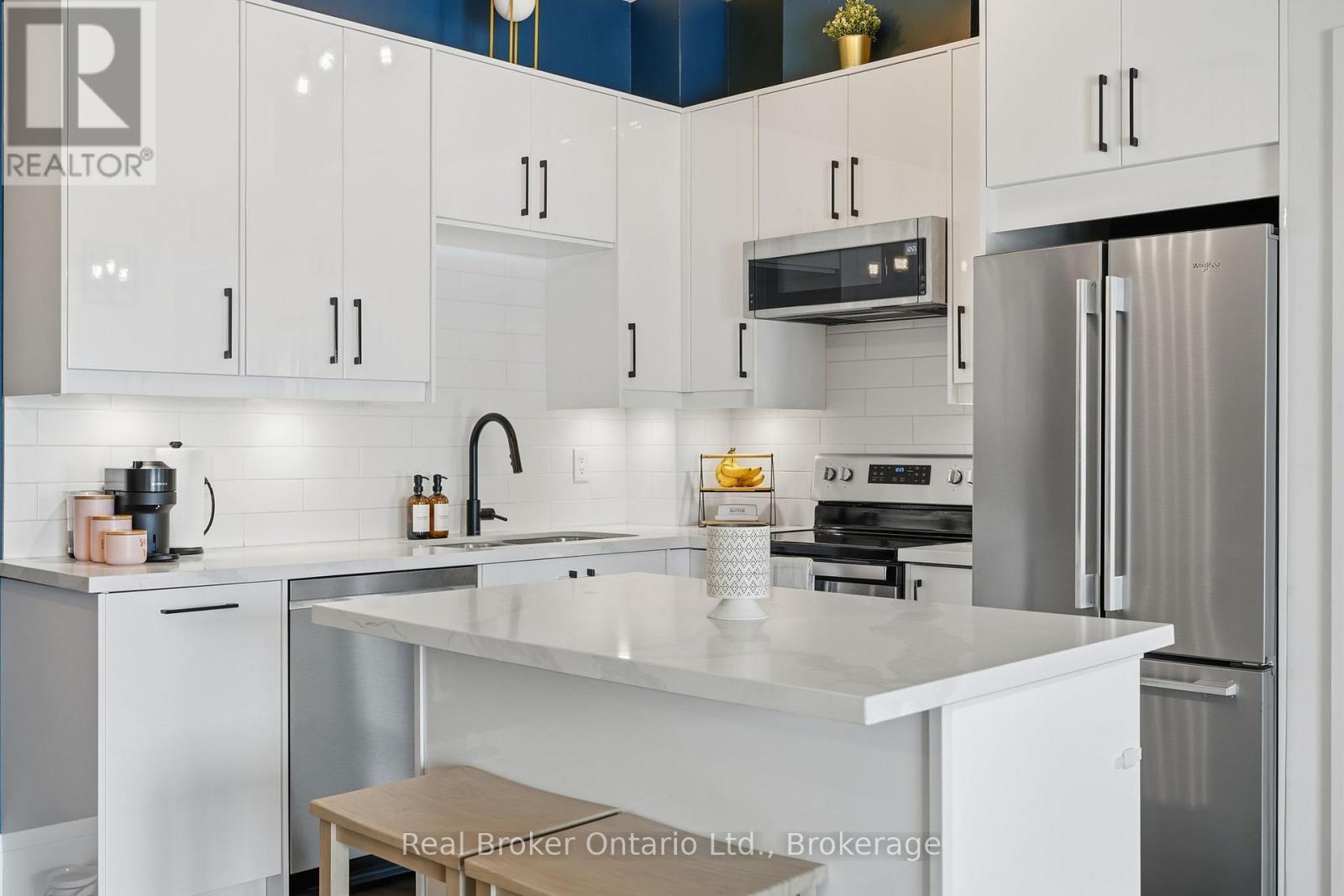 406 - 4140 Foxwood Drive, Burlington (Tansley), ON - Indoor Photo Showing Kitchen With Upgraded Kitchen