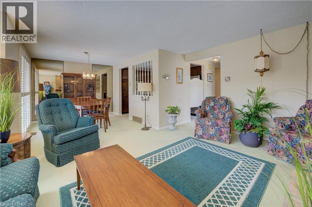 493 Beechwood Drive Unit# 4, Waterloo, ON - Indoor Photo Showing Living Room
