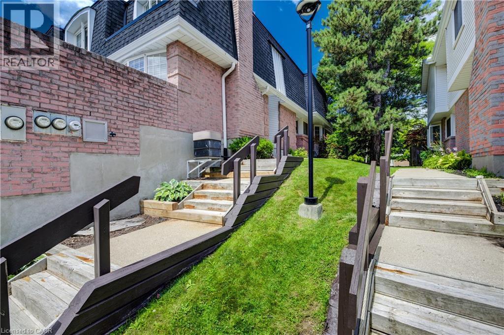 493 Beechwood Drive Unit# 4, Waterloo, ON - Outdoor