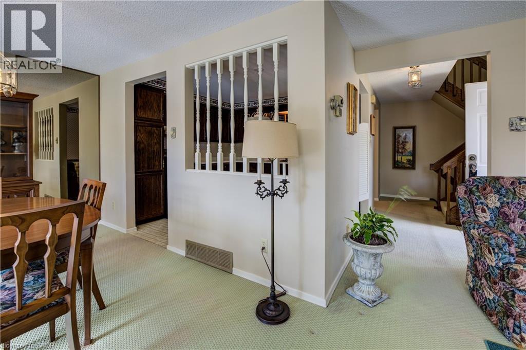 493 Beechwood Drive Unit# 4, Waterloo, ON - Indoor Photo Showing Dining Room