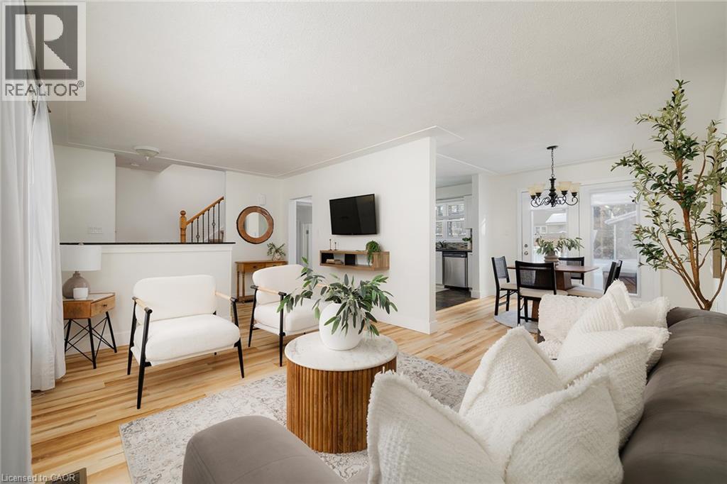 23 Dooley Drive, Kitchener, ON - Indoor Photo Showing Living Room