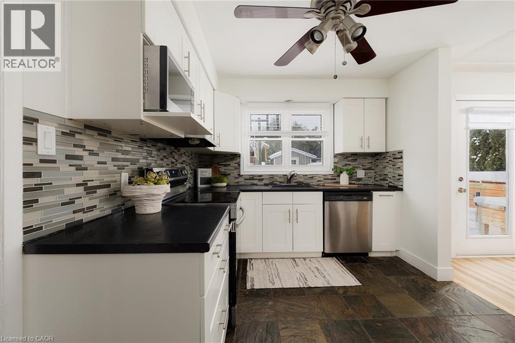 23 Dooley Drive, Kitchener, ON - Indoor Photo Showing Kitchen With Upgraded Kitchen