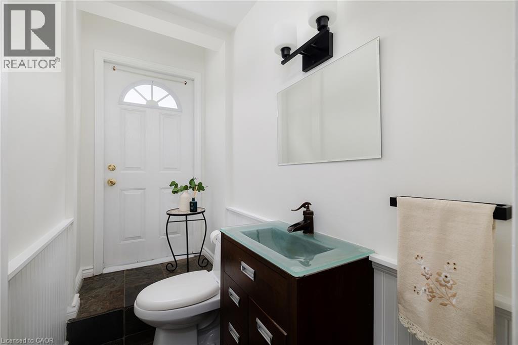 23 Dooley Drive, Kitchener, ON - Indoor Photo Showing Bathroom