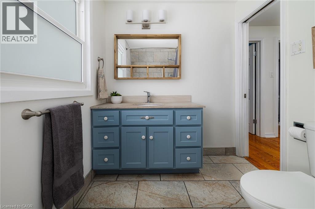 23 Dooley Drive, Kitchener, ON - Indoor Photo Showing Bathroom