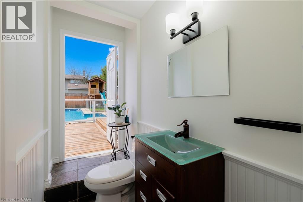 23 Dooley Drive, Kitchener, ON - Indoor Photo Showing Bathroom