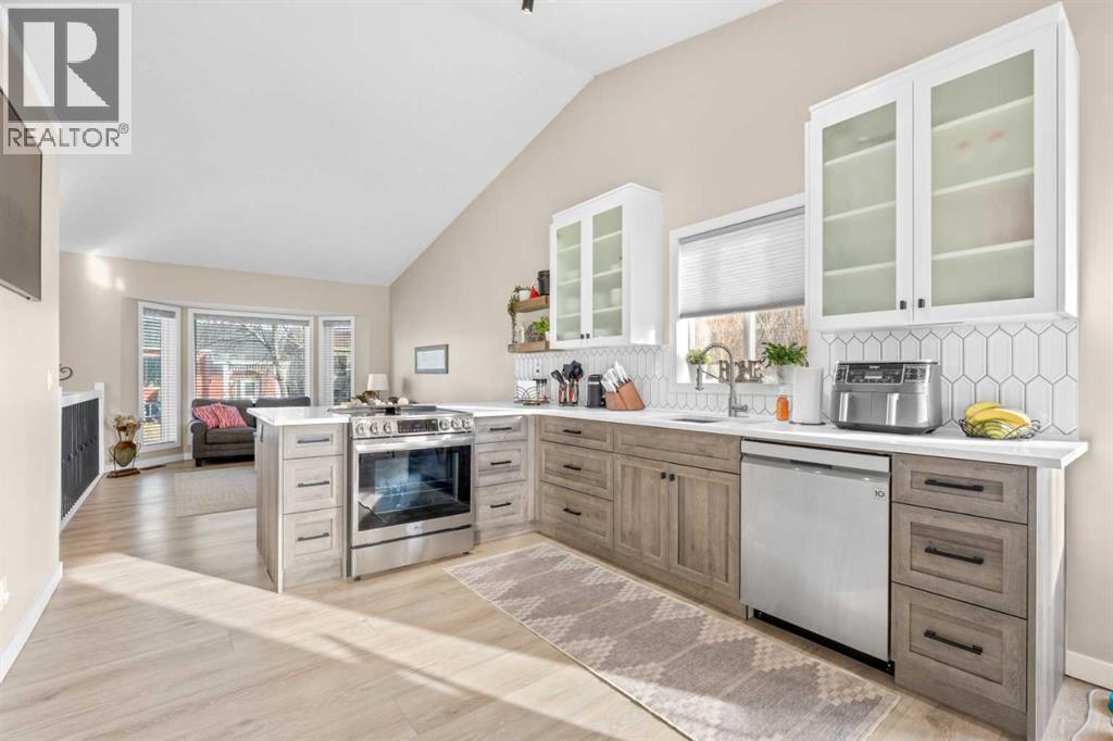 6 Easterbrook Place Se, Airdrie, AB - Indoor Photo Showing Kitchen