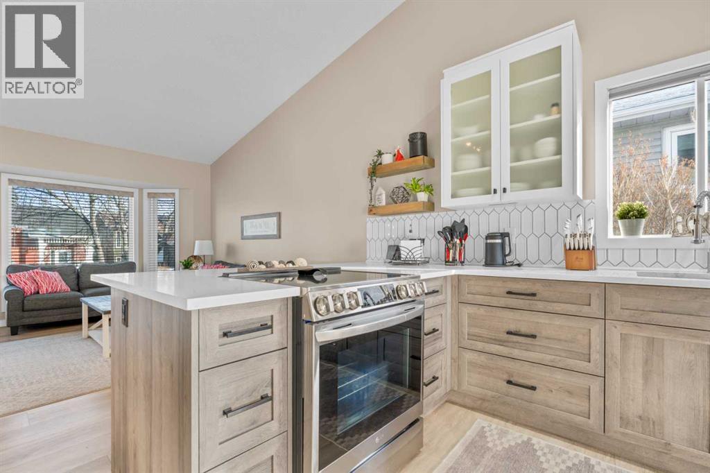 6 Easterbrook Place Se, Airdrie, AB - Indoor Photo Showing Kitchen