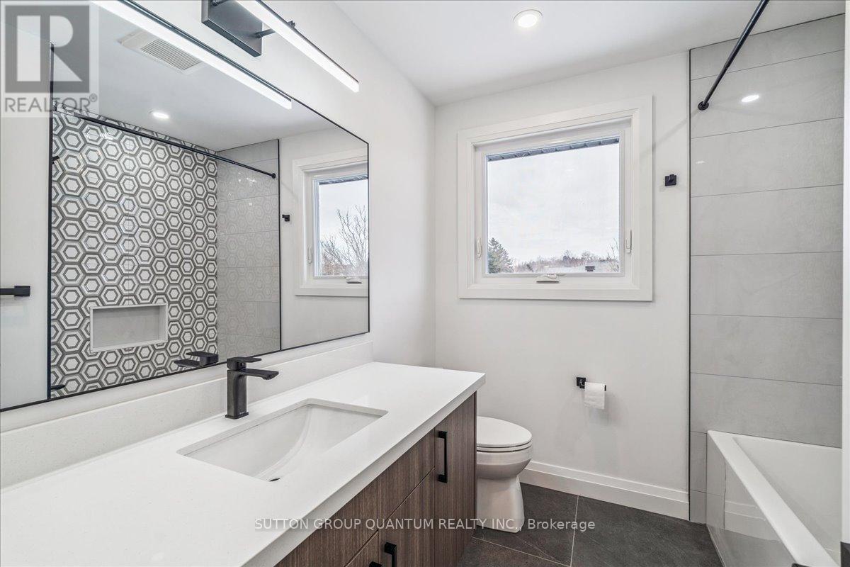 Second - Main Bathroom - 82 Marilyn Street, Caledon, ON - Indoor Photo Showing Bathroom