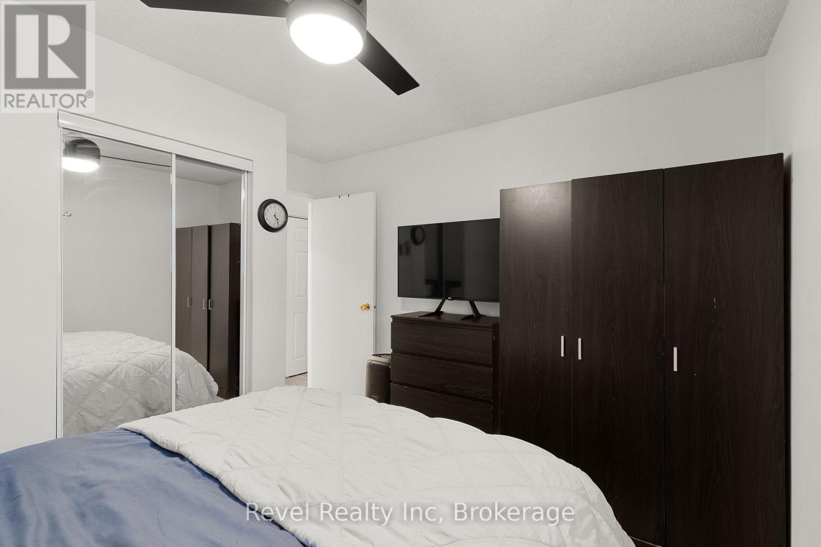 206 - 1 Georgian Bay Avenue, Parry Sound, ON - Indoor Photo Showing Bedroom