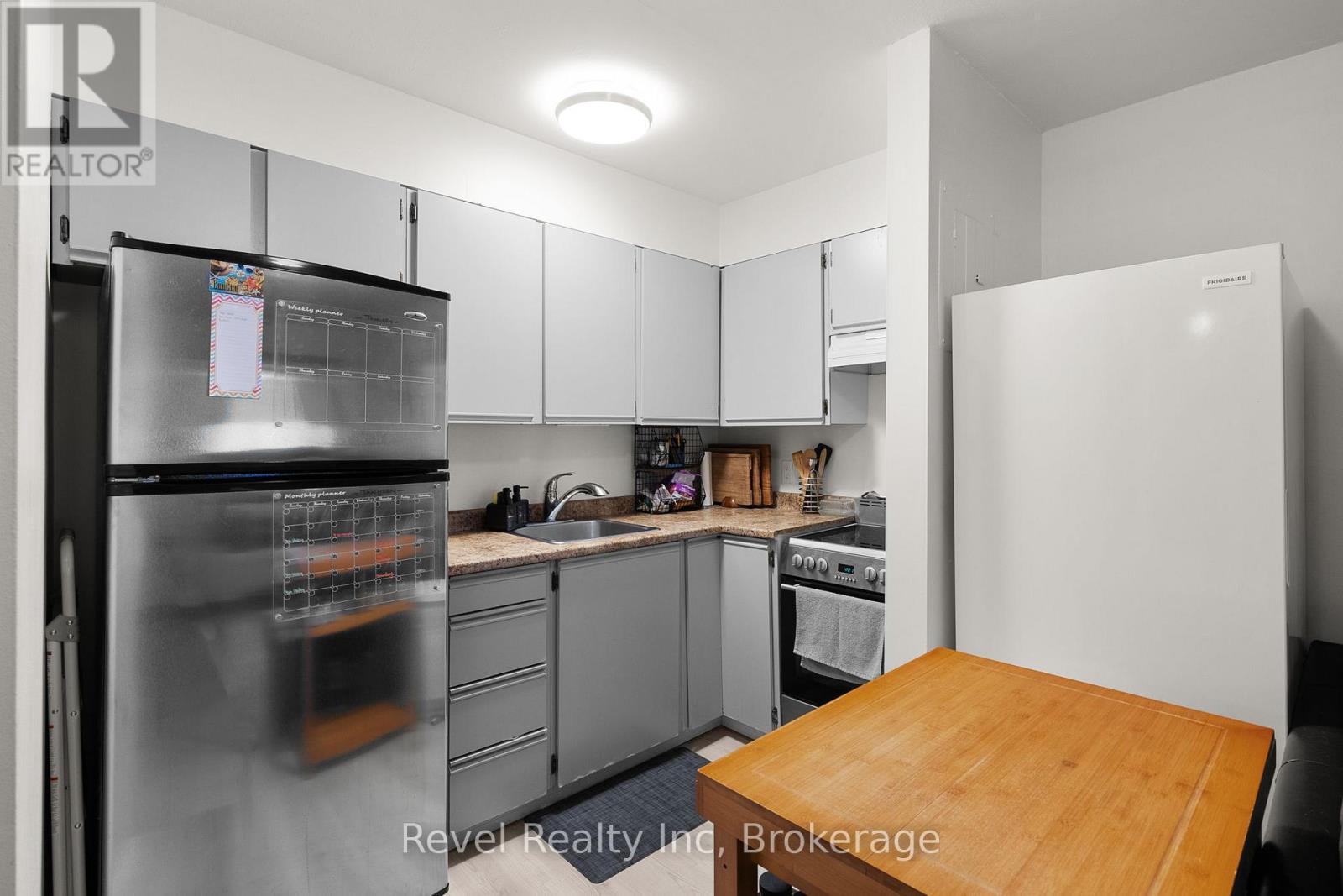 206 - 1 Georgian Bay Avenue, Parry Sound, ON - Indoor Photo Showing Kitchen