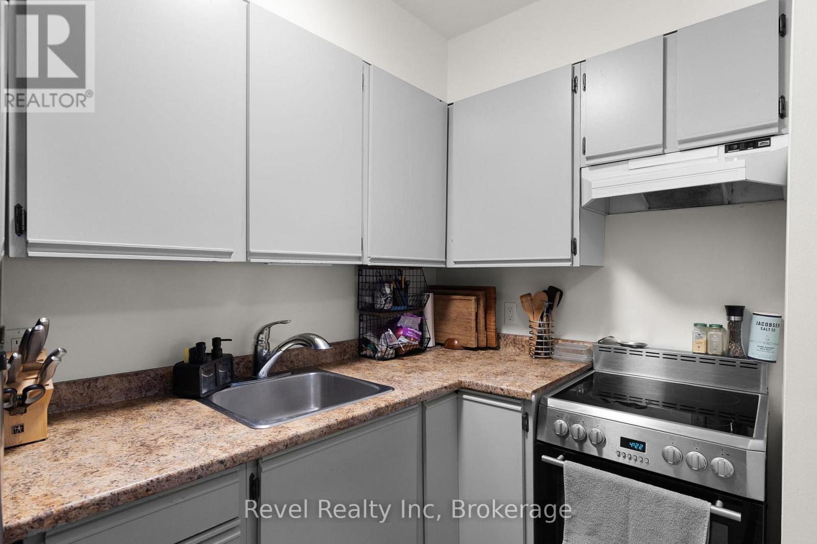 206 - 1 Georgian Bay Avenue, Parry Sound, ON - Indoor Photo Showing Kitchen
