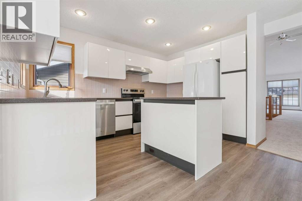 124 Edgebrook Road Nw, Calgary, AB - Indoor Photo Showing Kitchen With Upgraded Kitchen