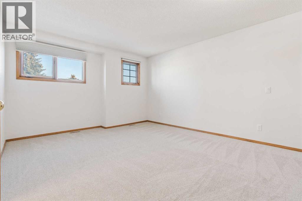 124 Edgebrook Road Nw, Calgary, AB - Indoor Photo Showing Other Room