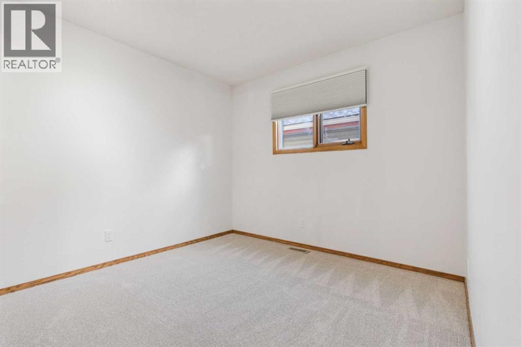 124 Edgebrook Road Nw, Calgary, AB - Indoor Photo Showing Other Room