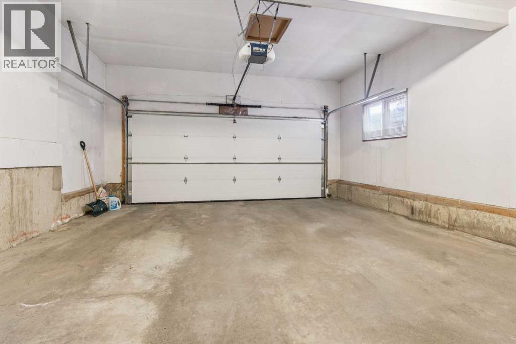 124 Edgebrook Road Nw, Calgary, AB - Indoor Photo Showing Garage