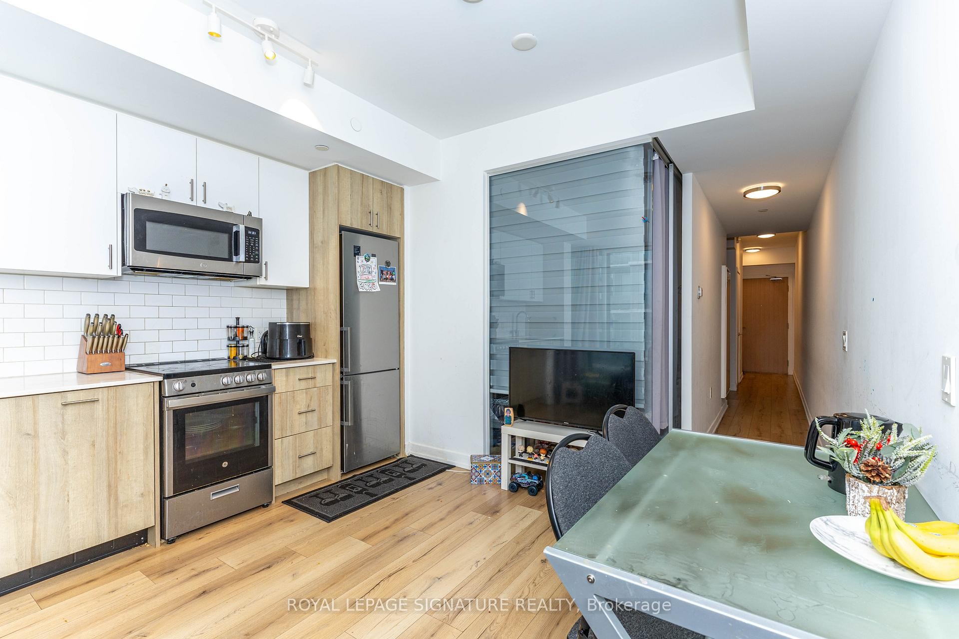 513-1195 The Queensway N/A, Toronto, ON - Indoor Photo Showing Kitchen