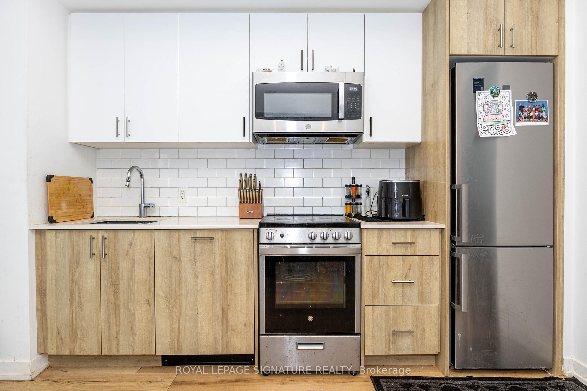 513-1195 The Queensway N/A, Toronto, ON - Indoor Photo Showing Kitchen With Upgraded Kitchen