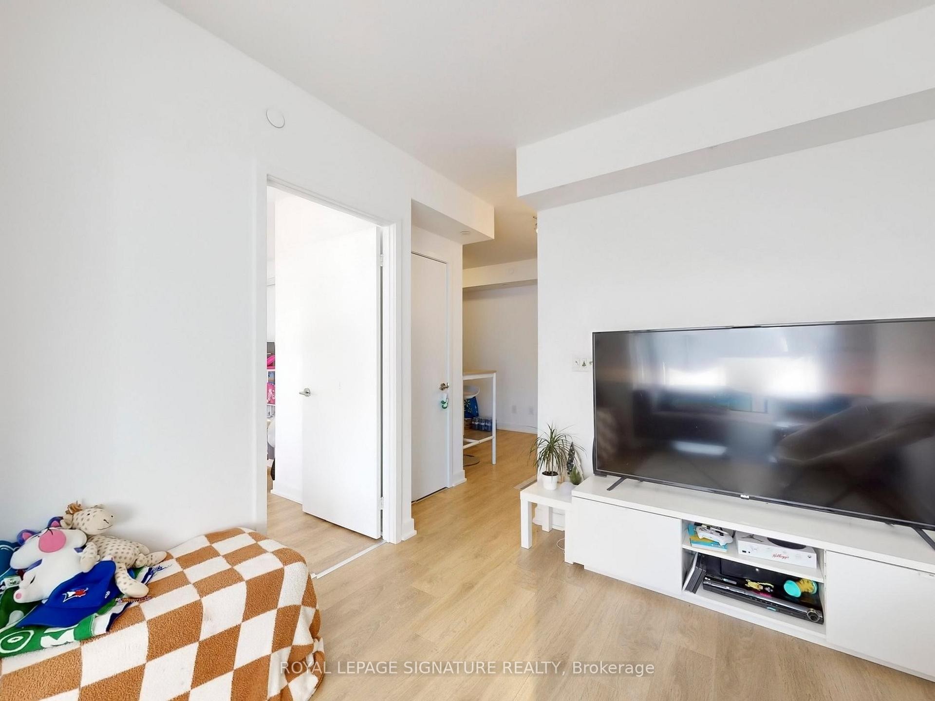 602-2033 Kennedy Road, Toronto, ON - Indoor