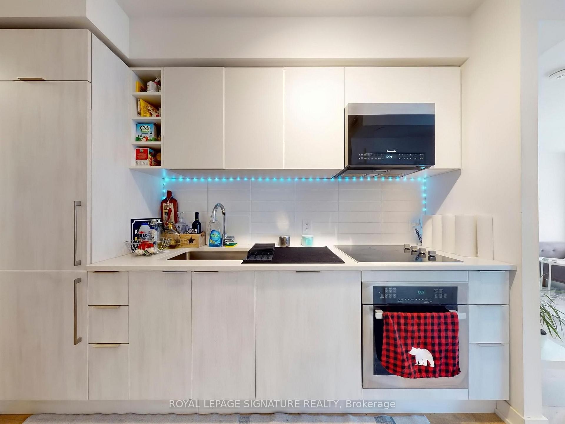 602-2033 Kennedy Road, Toronto, ON - Indoor Photo Showing Kitchen