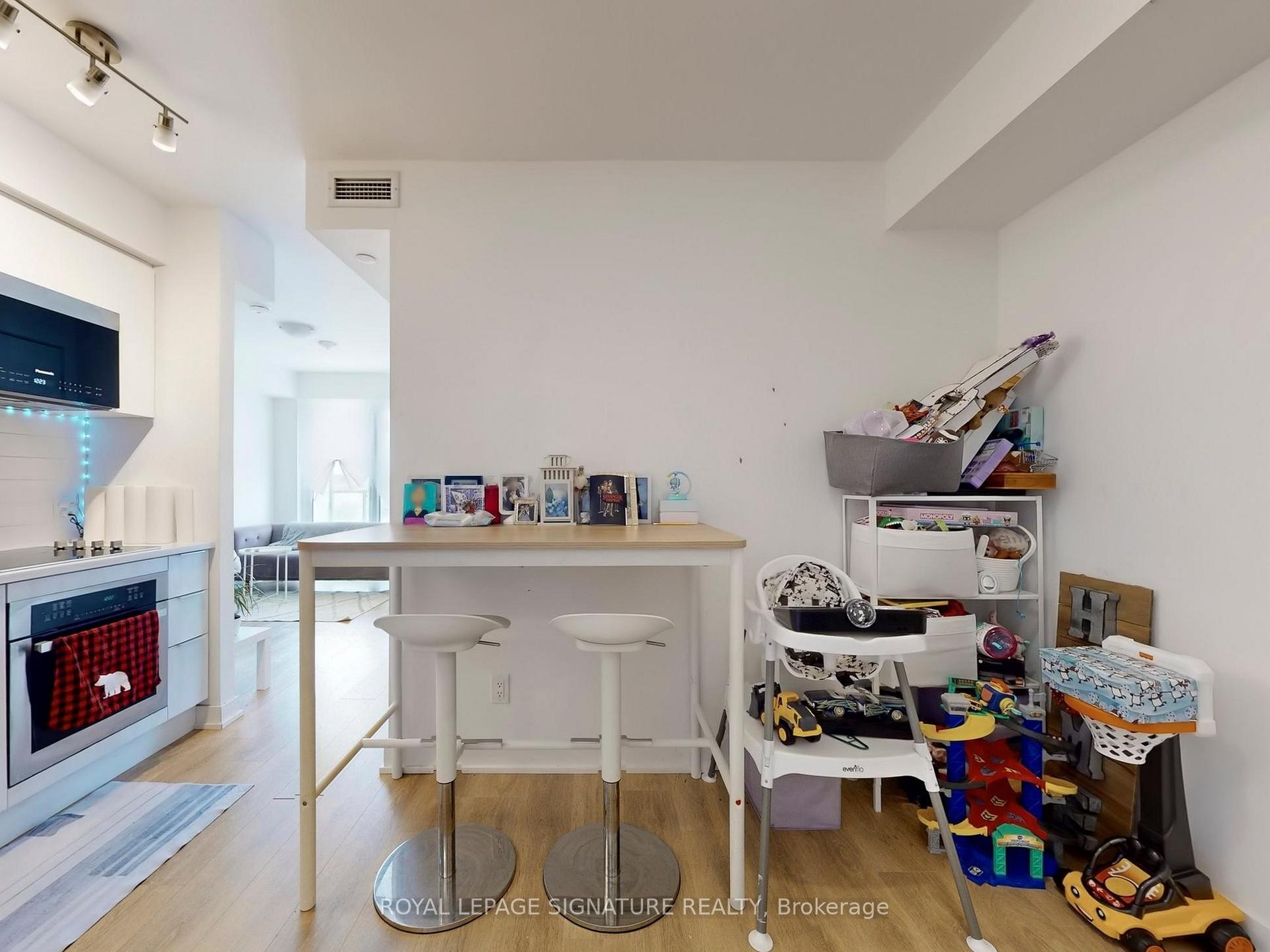 602-2033 Kennedy Road, Toronto, ON - Indoor