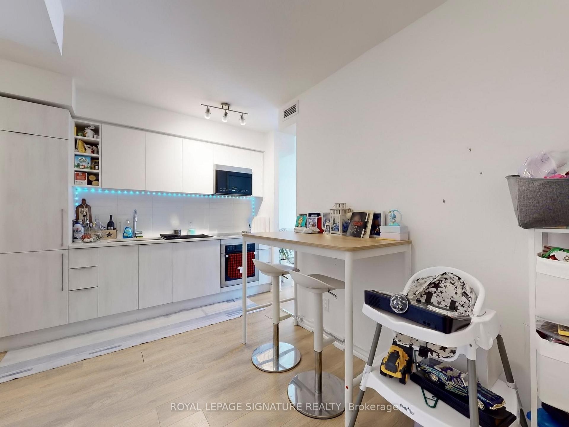 602-2033 Kennedy Road, Toronto, ON - Indoor