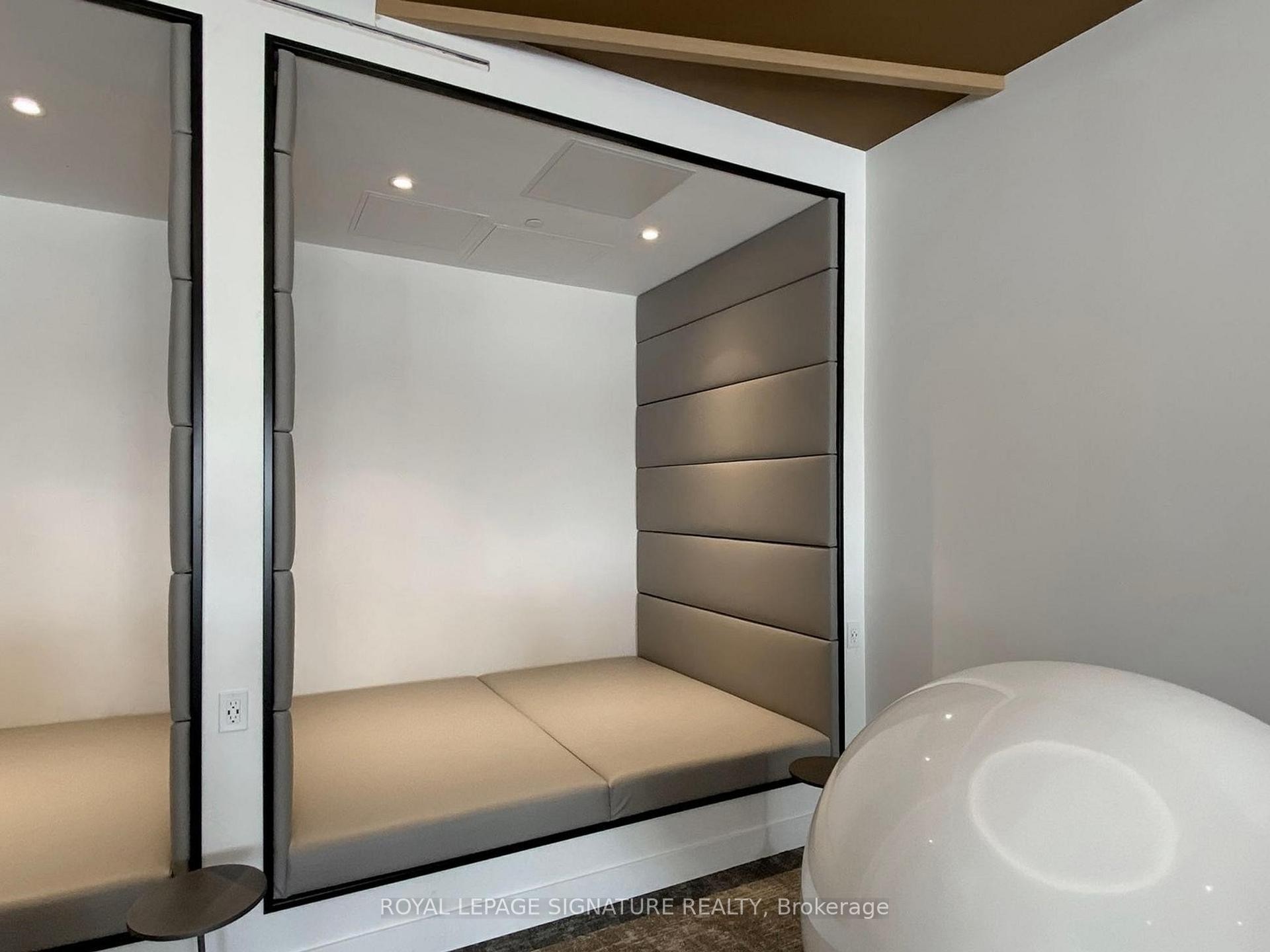 602-2033 Kennedy Road, Toronto, ON - Indoor