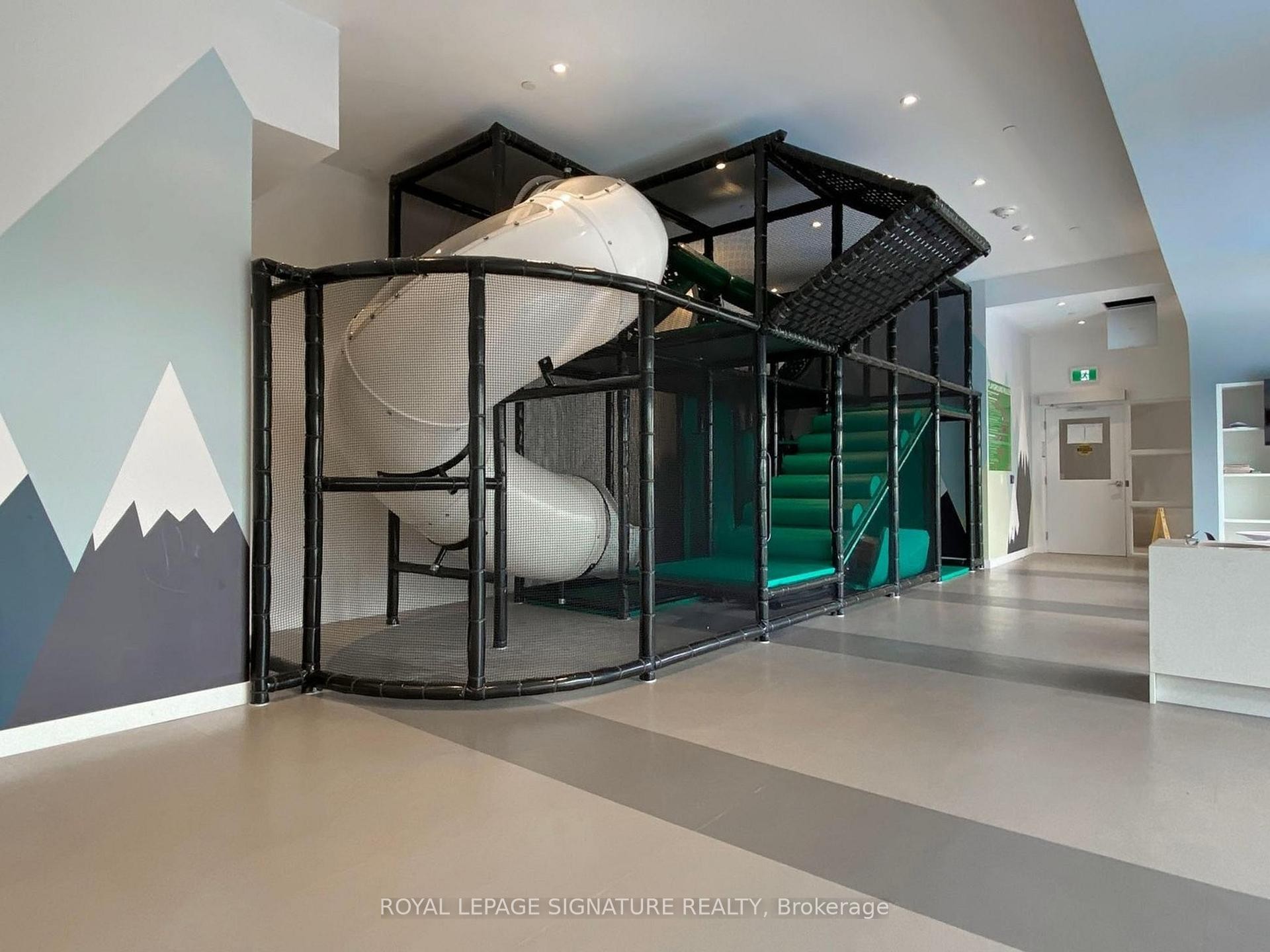 602-2033 Kennedy Road, Toronto, ON - Indoor Photo Showing Other Room