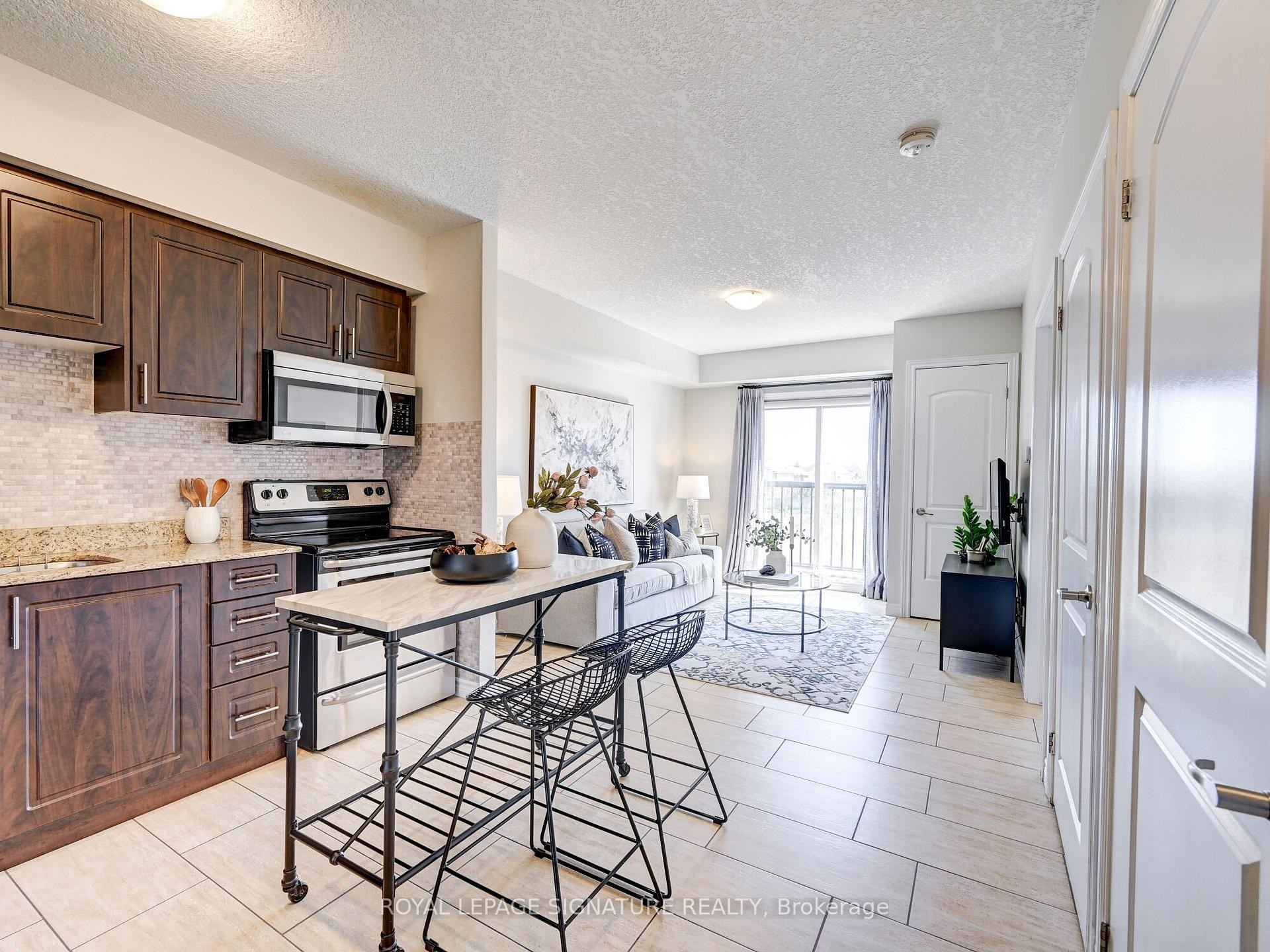 205-886 Golf Links Road, Hamilton, ON - Indoor Photo Showing Kitchen