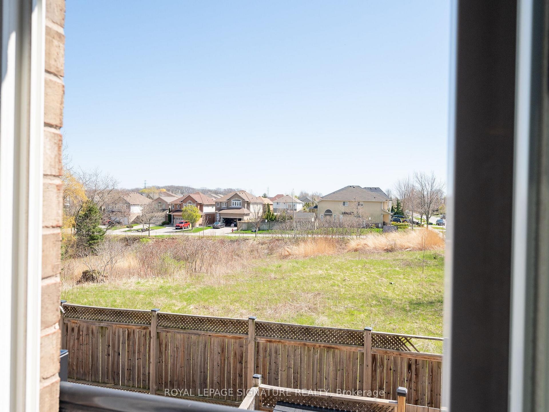 205-886 Golf Links Road, Hamilton, ON - Outdoor