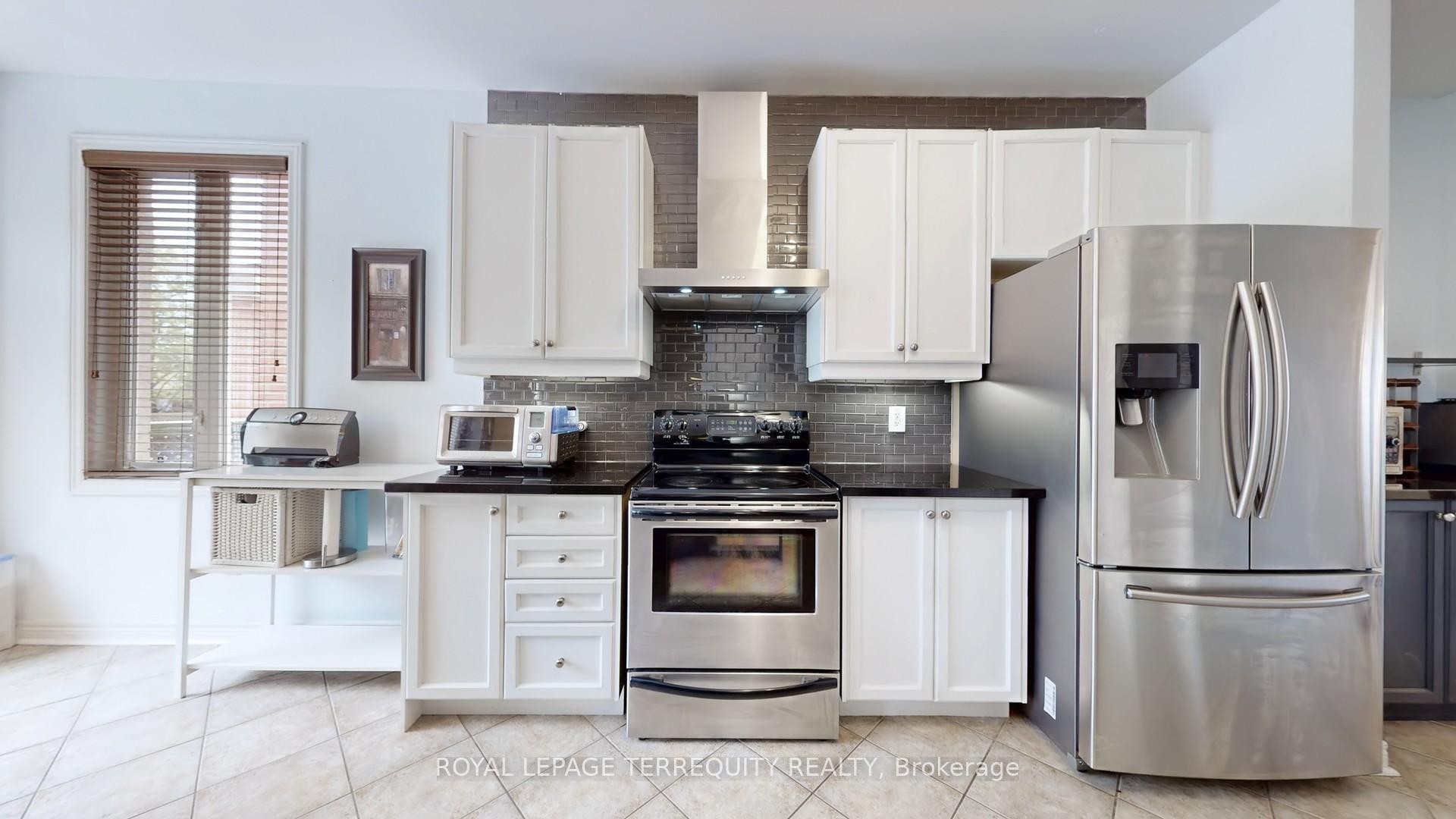 69 Vine Cliff Boulevard, Markham, ON - Indoor Photo Showing Kitchen