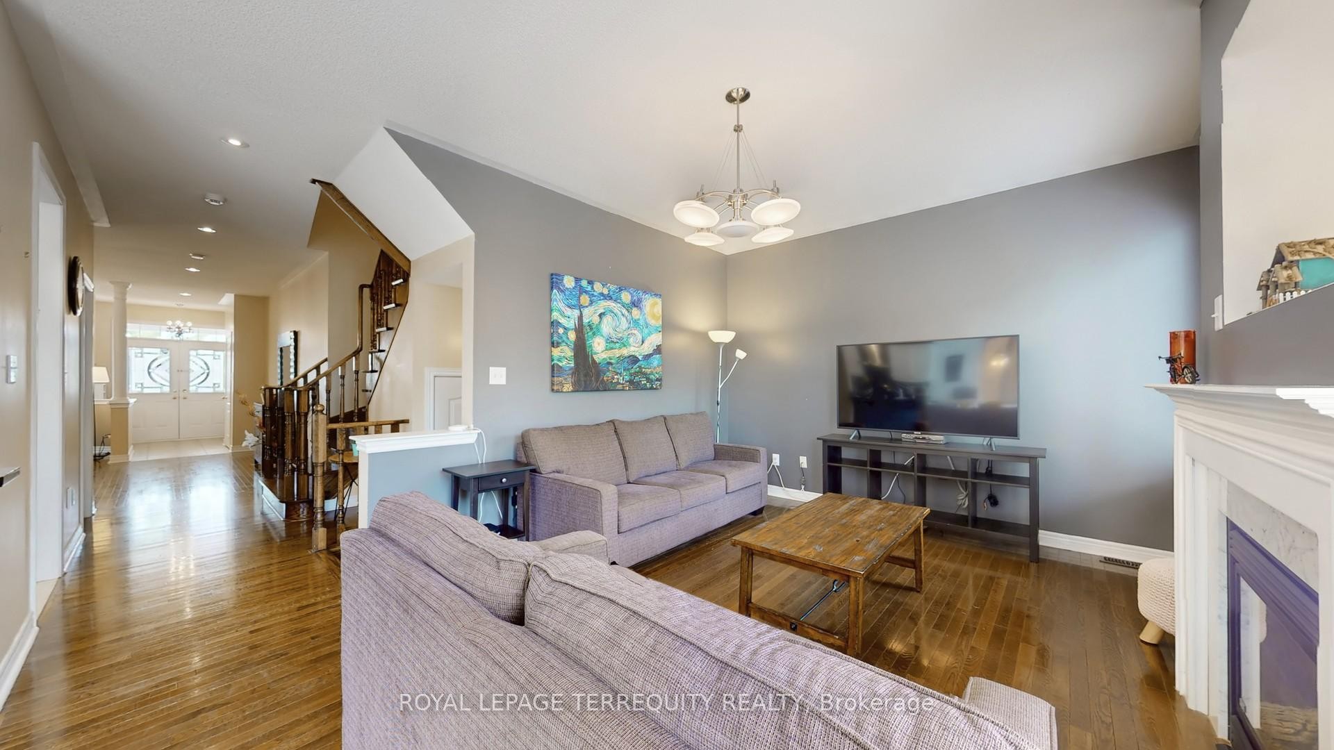 69 Vine Cliff Boulevard, Markham, ON - Indoor Photo Showing Living Room
