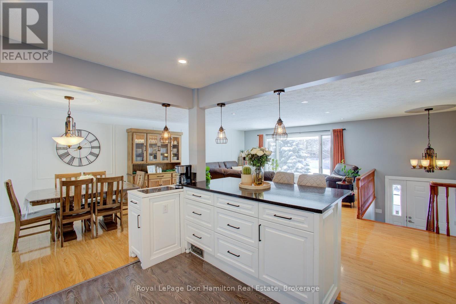 675 Prospect Street, Minto, ON - Indoor Photo Showing Dining Room