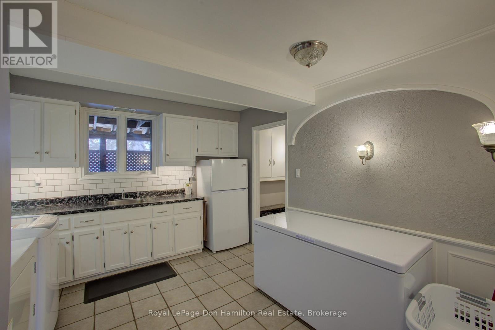 675 Prospect Street, Minto, ON - Indoor Photo Showing Kitchen