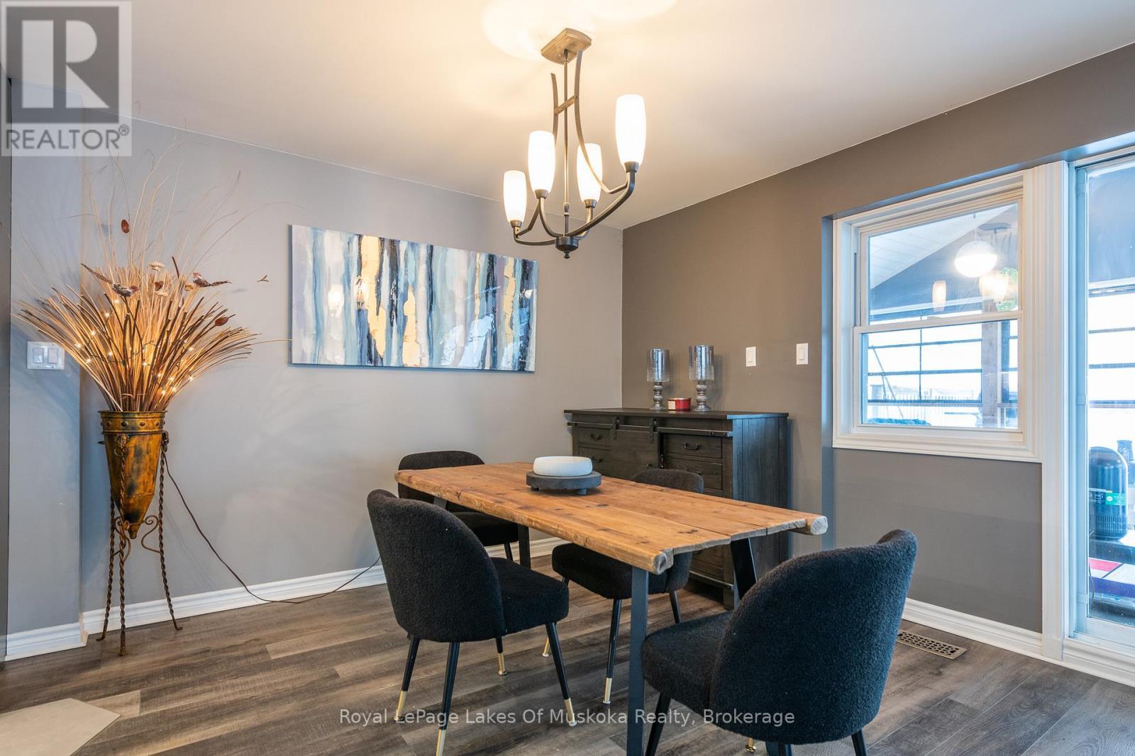 256 Woodland Drive, Huntsville (Chaffey), ON - Indoor Photo Showing Dining Room