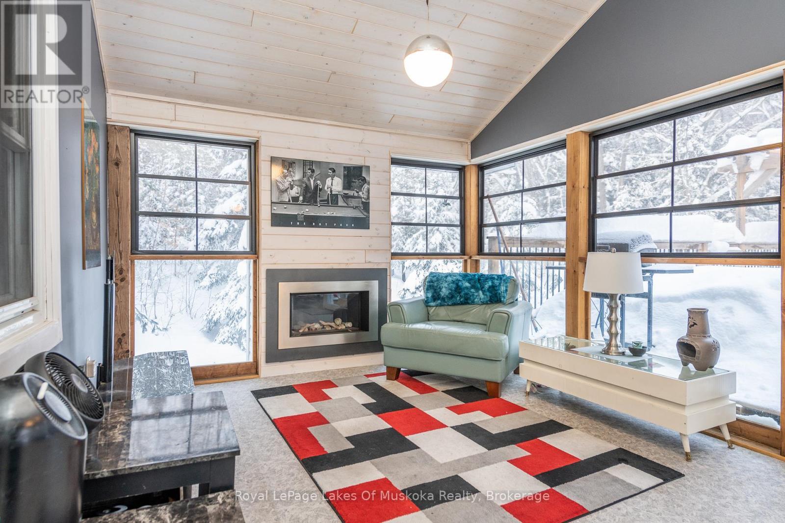 256 Woodland Drive, Huntsville (Chaffey), ON - Indoor Photo Showing Living Room With Fireplace