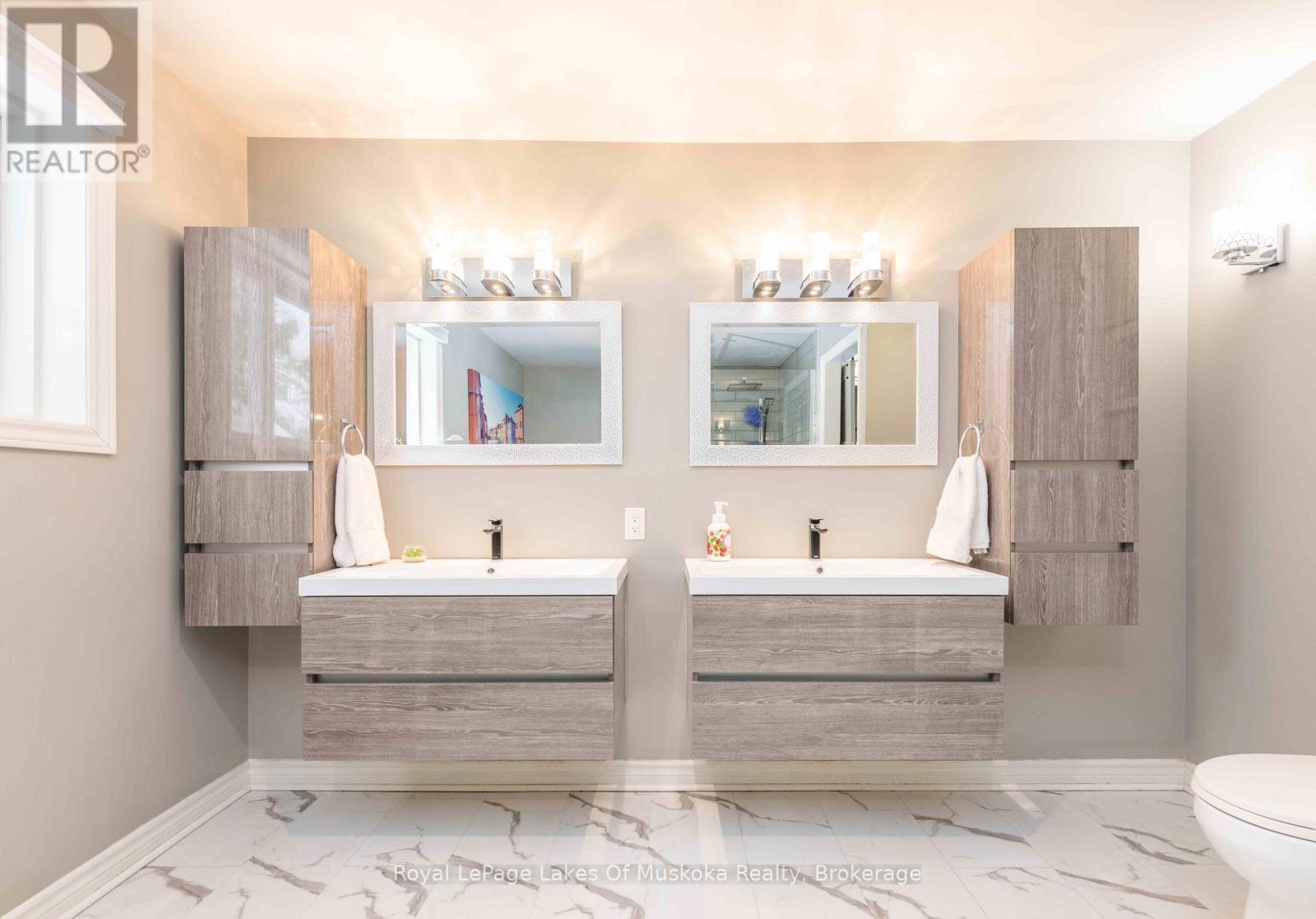 256 Woodland Drive, Huntsville (Chaffey), ON - Indoor Photo Showing Bathroom