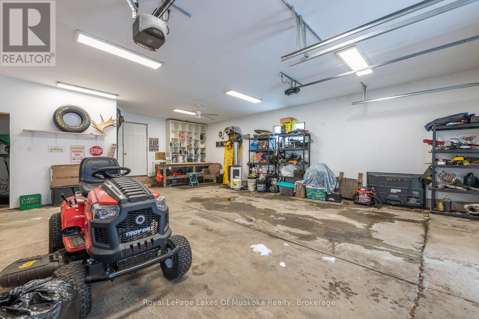 256 Woodland Drive, Huntsville (Chaffey), ON - Indoor Photo Showing Garage