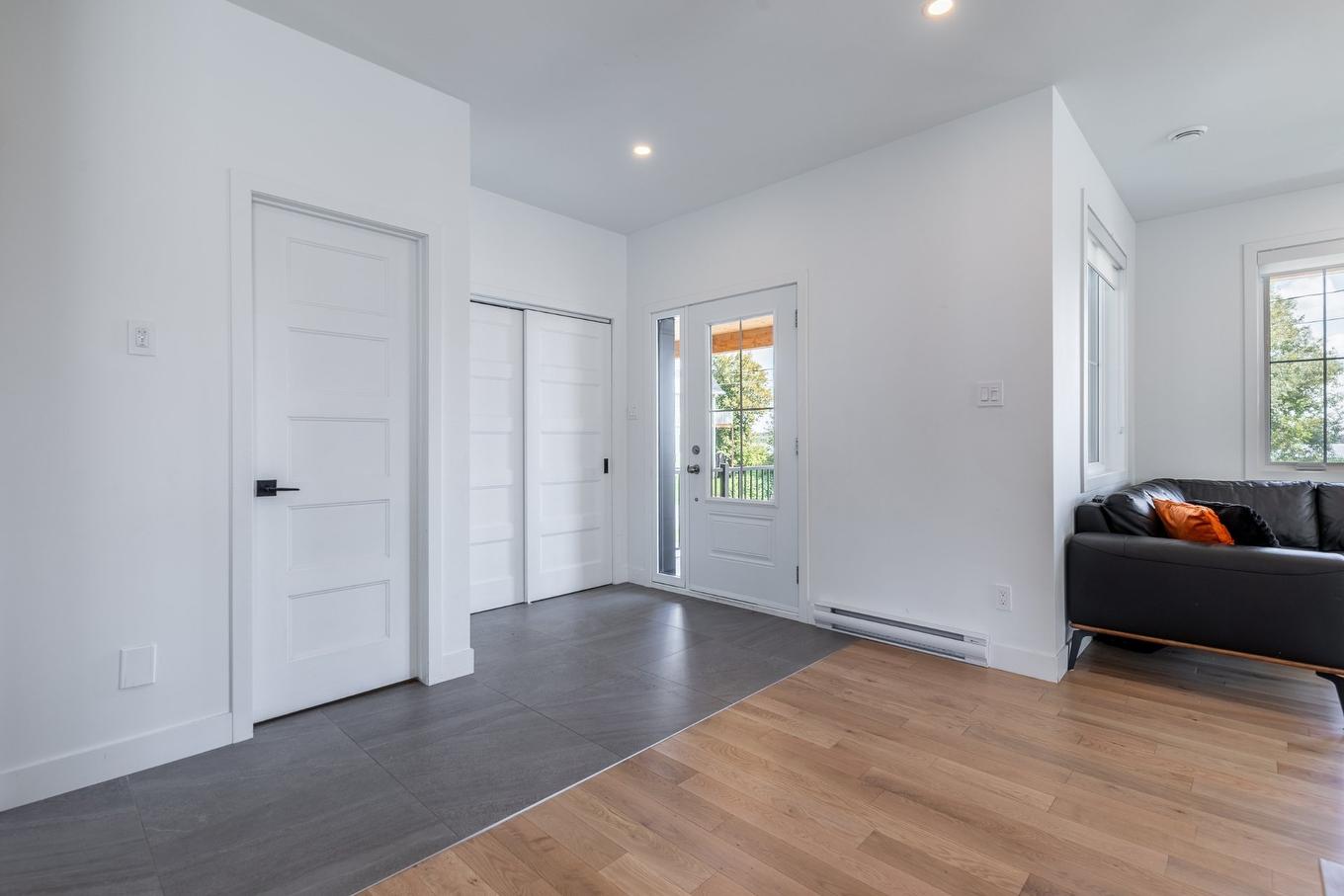 Hall d'entrée/Vestibule - 1028 Rue Bissonnette, Saint-Blaise-Sur-Richelieu, QC - Indoor