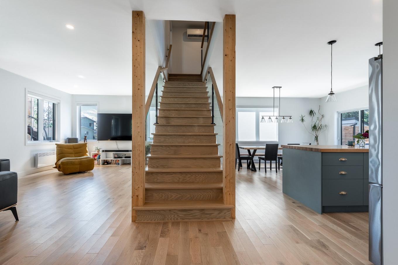 Escalier - 1028 Rue Bissonnette, Saint-Blaise-Sur-Richelieu, QC - Indoor Photo Showing Other Room