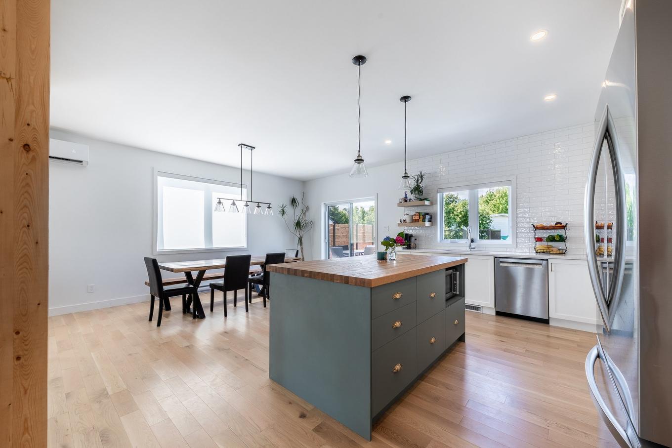 Vue d'ensemble - 1028 Rue Bissonnette, Saint-Blaise-Sur-Richelieu, QC - Indoor Photo Showing Other Room