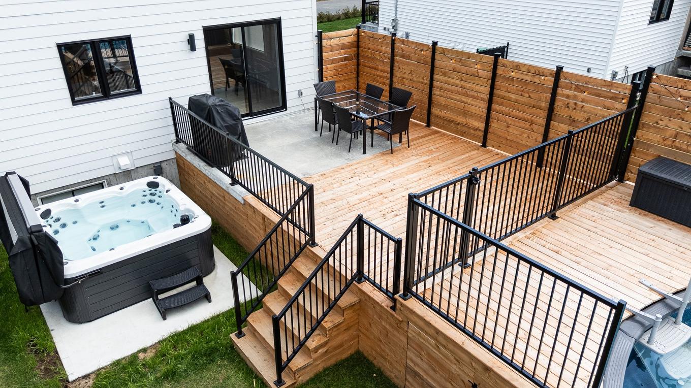 Terrasse - 1028 Rue Bissonnette, Saint-Blaise-Sur-Richelieu, QC - Outdoor With Fireplace With Exterior