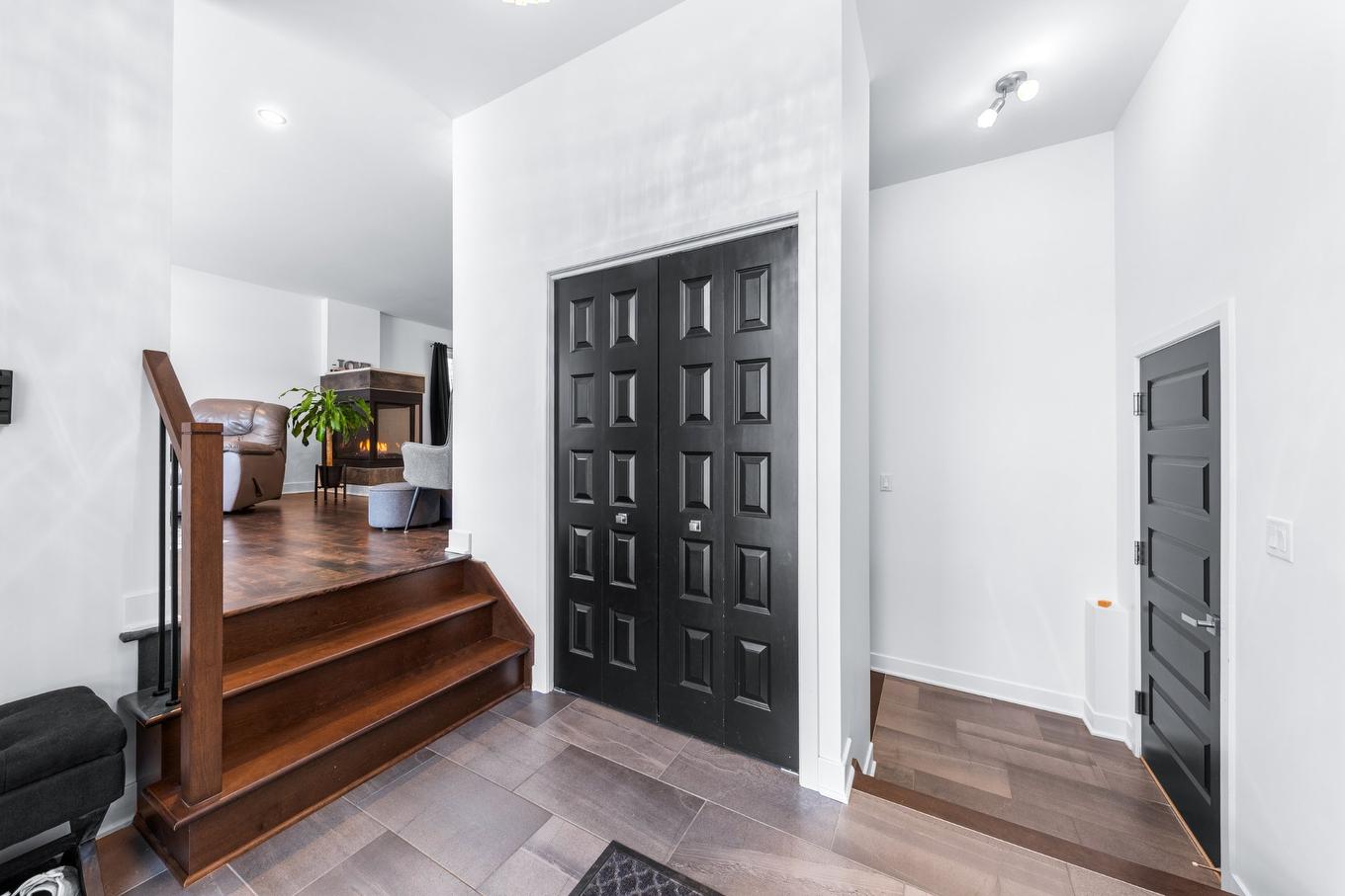 Hall d'entrée/Vestibule - 175 Rue Bella, Saint-Jean-Sur-Richelieu, QC - Indoor Photo Showing Other Room