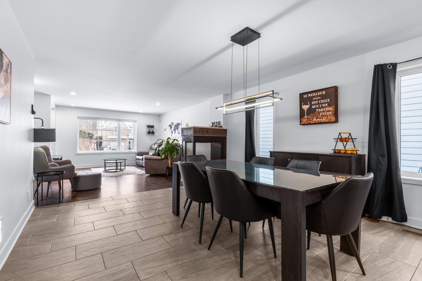 Salle à manger - 175 Rue Bella, Saint-Jean-Sur-Richelieu, QC - Indoor Photo Showing Dining Room