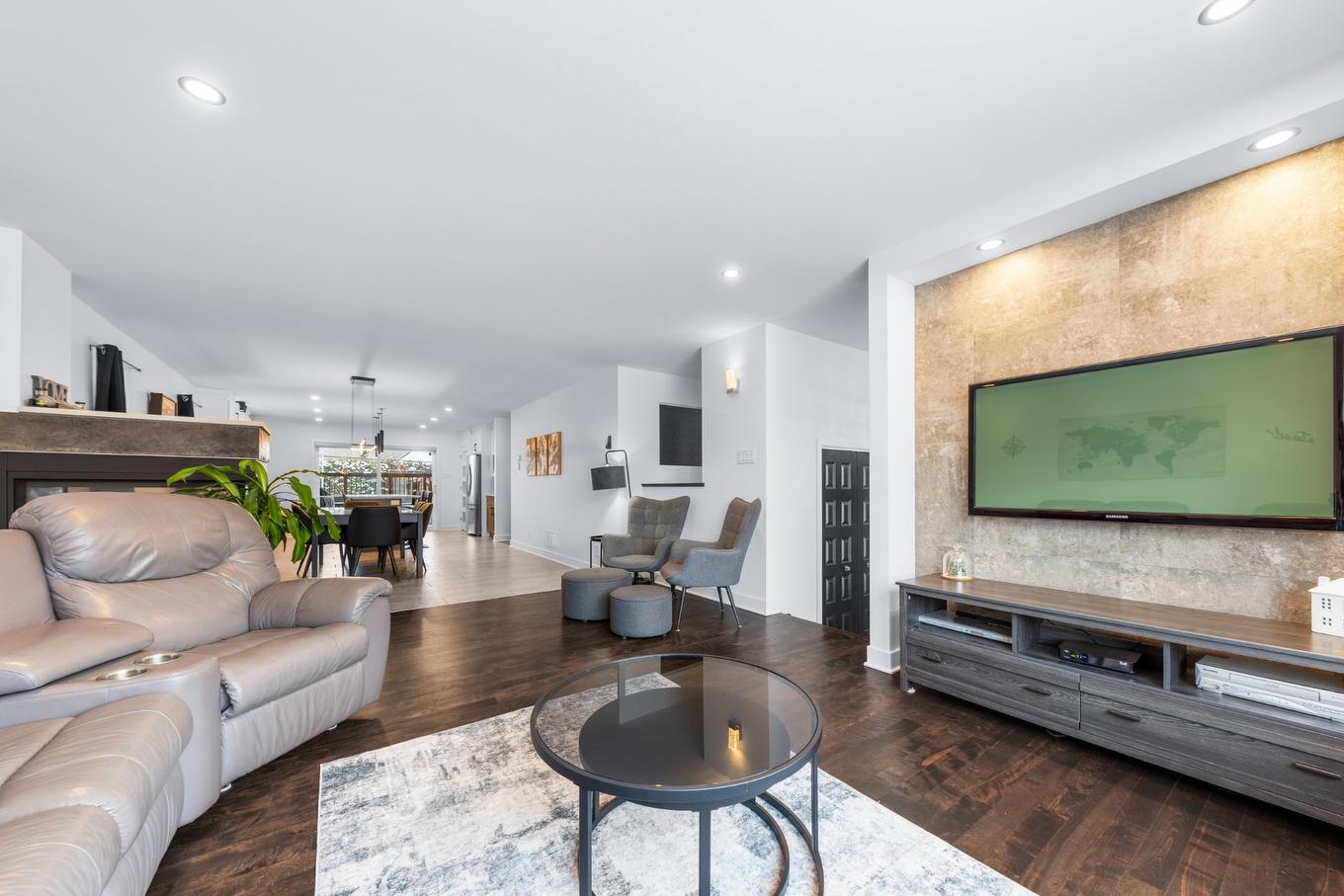 Salon - 175 Rue Bella, Saint-Jean-Sur-Richelieu, QC - Indoor Photo Showing Living Room