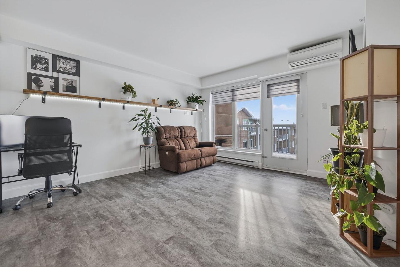 Living room - 410-5520 Boul. Henri-Bourassa, Québec (Charlesbourg), QC - Indoor