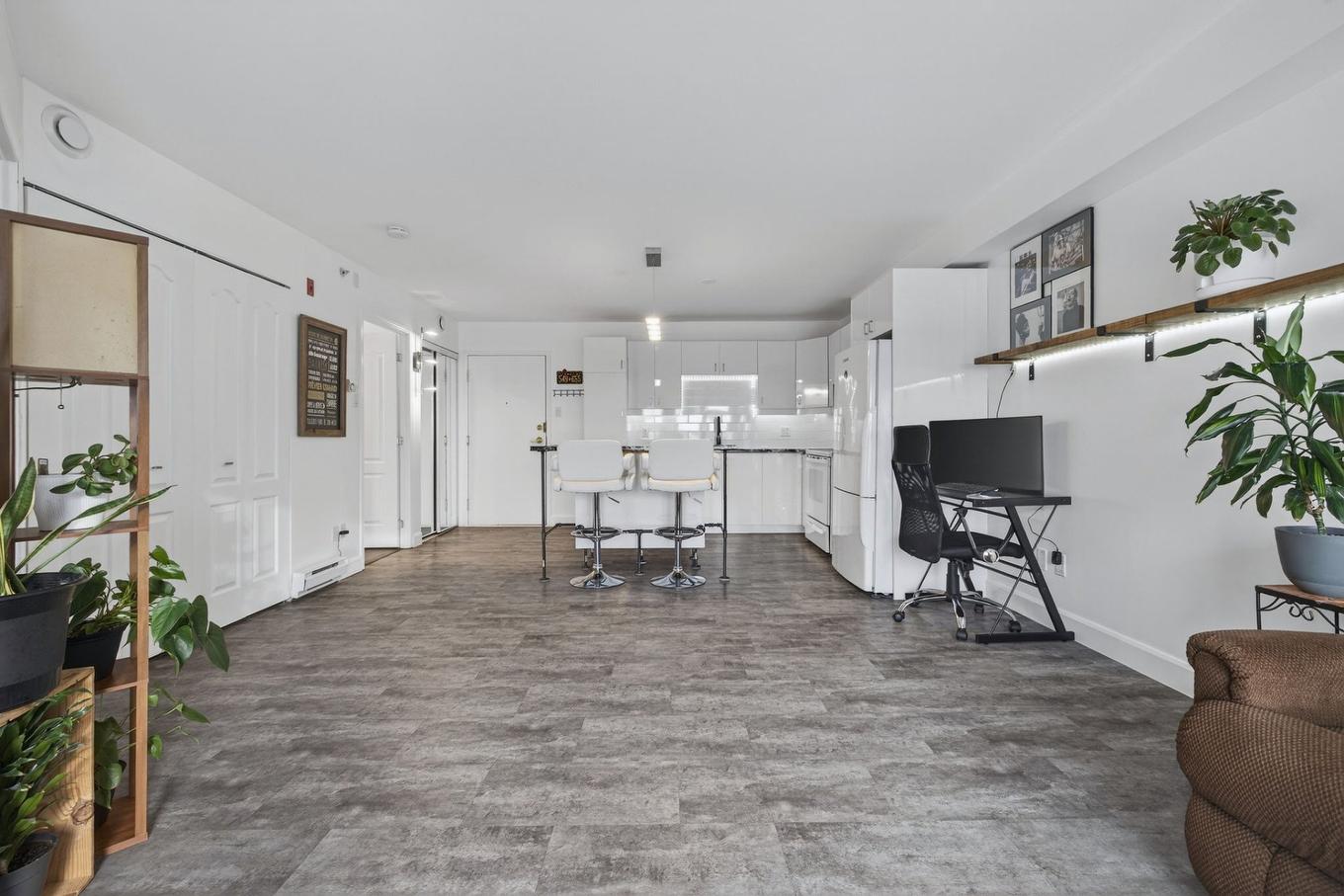 Living room - 410-5520 Boul. Henri-Bourassa, Québec (Charlesbourg), QC - Indoor Photo Showing Other Room