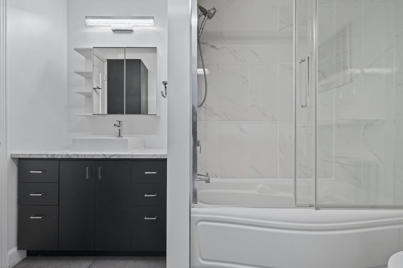 Bathroom - 410-5520 Boul. Henri-Bourassa, Québec (Charlesbourg), QC - Indoor Photo Showing Bathroom