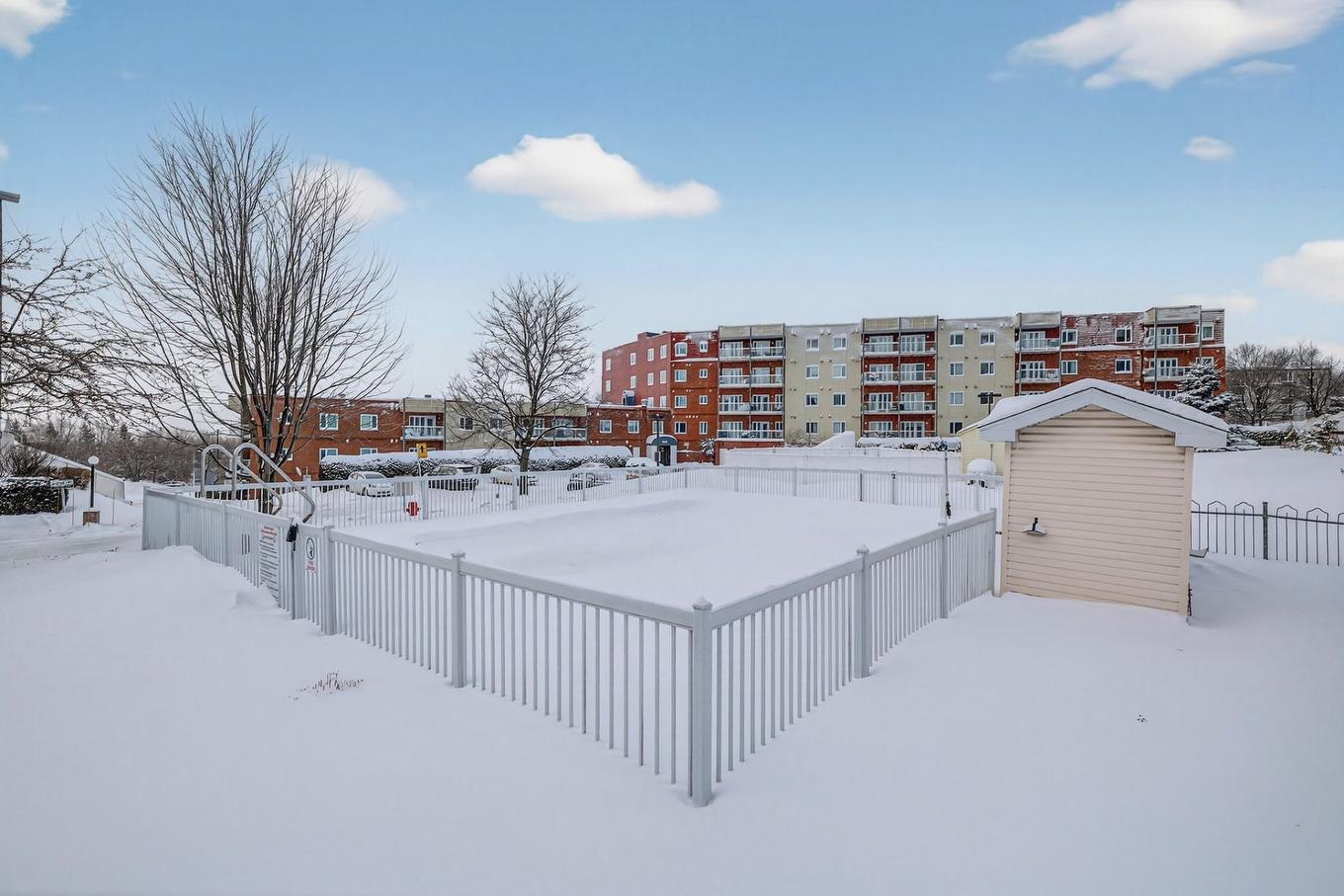 Pool - 410-5520 Boul. Henri-Bourassa, Québec (Charlesbourg), QC - Outdoor